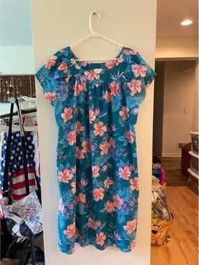Vintage Aikane Hawaii Tropical Floral Dress